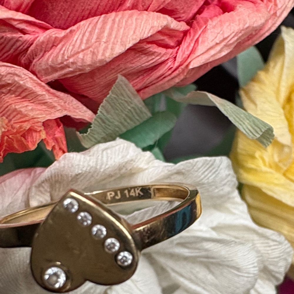 Gold Heart Ring with  No Diamond Accent - Picture 5 of 7